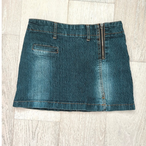 Vintage Hot Kiss | Y2K Asymmetrical Denim Mini Skirt - Picture 2 of 6